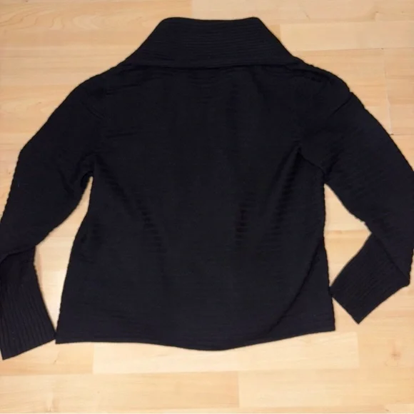 St. John 100% Cashmere Exclusively forNordstrom Cardigan Sweater Medium Luxury - Picture 10 of 10